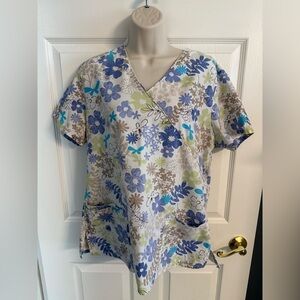 SB Scrubs Floral Print Top with Blue and Cream Size M
